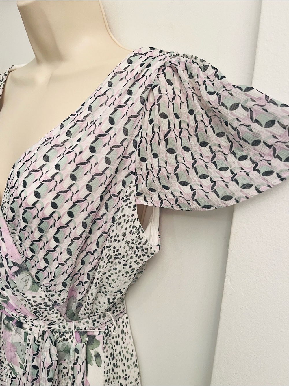 DKNY TAKE ME WITH U Dress MIDI Flutter Sleeve Floral Dress